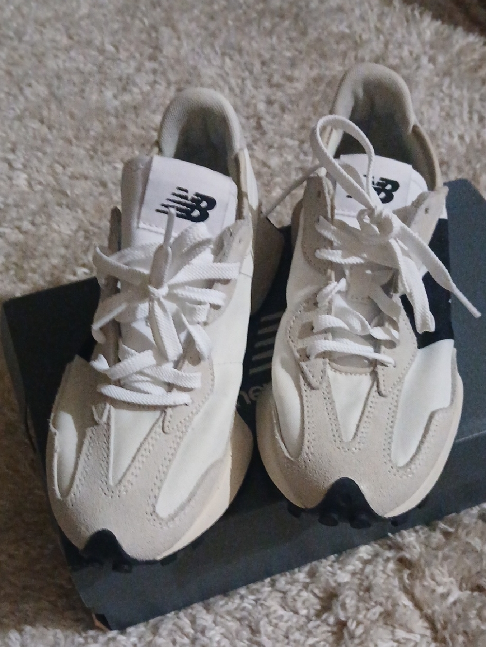 NWOT NEW BALANCE 327